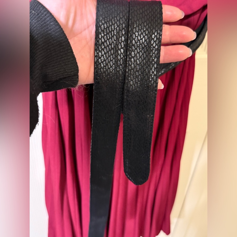 White House Black Market Red Dress with Black Belt Size 2 (Measurements below) - Picture 4 of 9